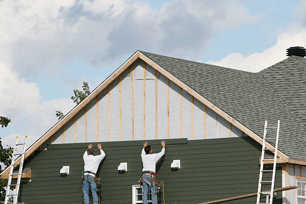 Professional Siding Installation technician working in Carrollton, TX